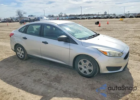 2016 Ford Focus S z USA, uszkodzony, nr VIN 1FADP3E27GL238029